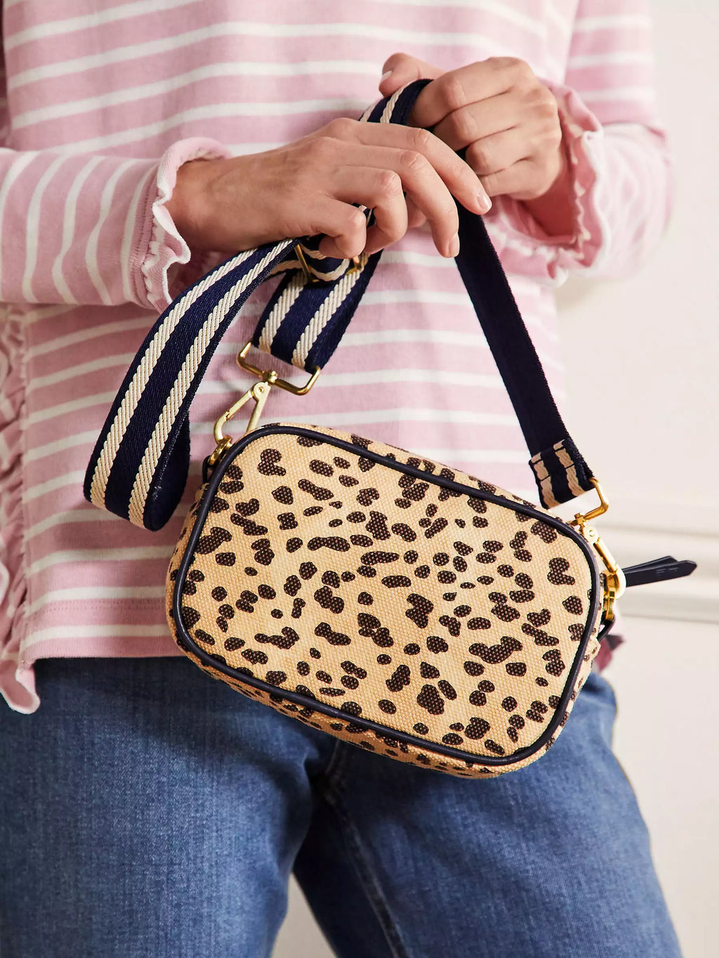 Zubali Crossbody Cheetah