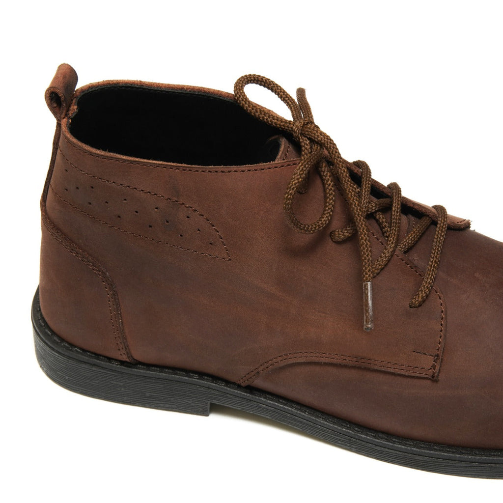 Oily Leather Chukka Boots